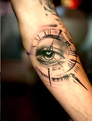 Auge mit Uhr-Motiv, Unterarm, Realistic