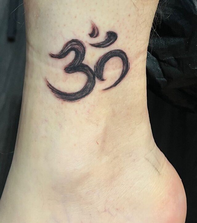 Om-Symbol, Knöchel, Calligraphy